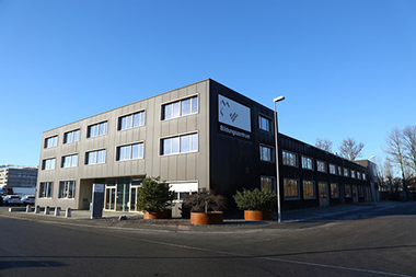 Aussenansicht Schulgebäude der ABB Technikerschule am Standort Sursee